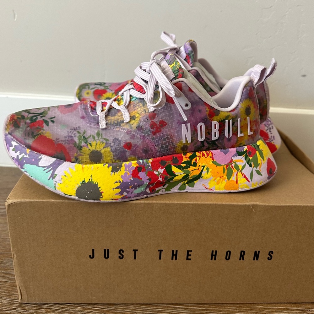 Women’s size 9 floral NOBULL shoes
